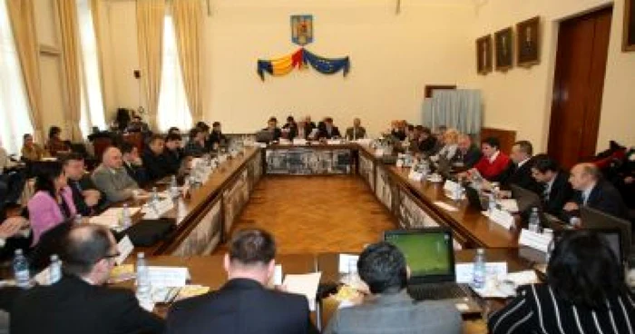 Iaşi: Scântei la CJ din cauza unui sediu central
