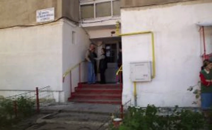 Femeia se aruncase de la etajul 9