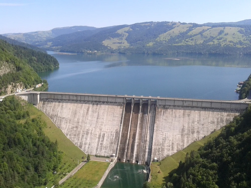 Barajul de la Bicaz este cel mai mare de pe râurile interioare ale României FOTO ViziteazaNeamt.ro