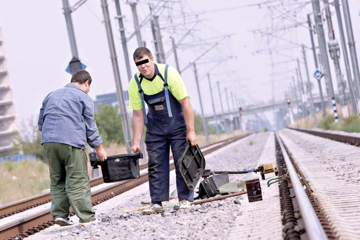 
    Cablurile, releele şi  transformatoarele  sunt cele mai des furate  de hoţii de fier fechi  