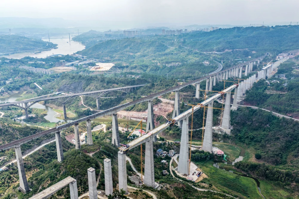 China construiește un „Canal de Suez” terestru care să lege Europa și Asia, ocolind rutele maritime controlate de SUA