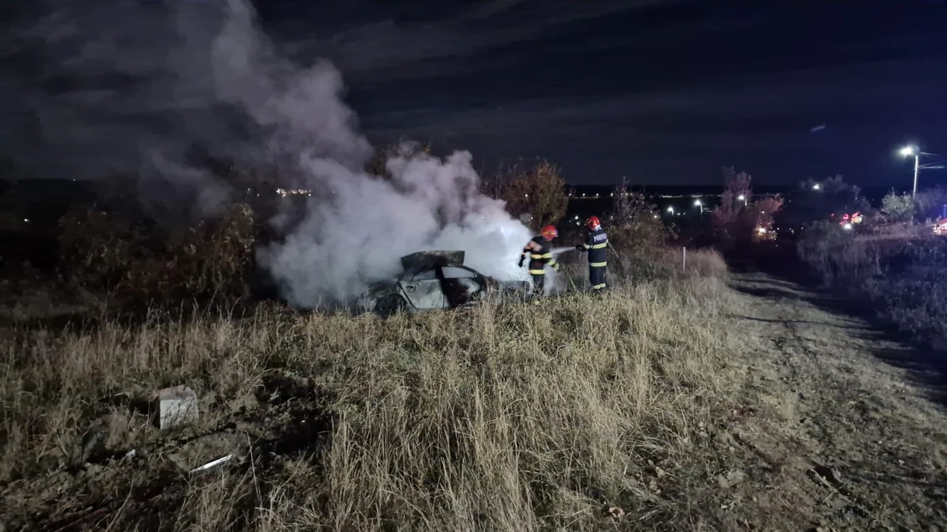 Mașina a luat foc FOTO: Poliția Galați 