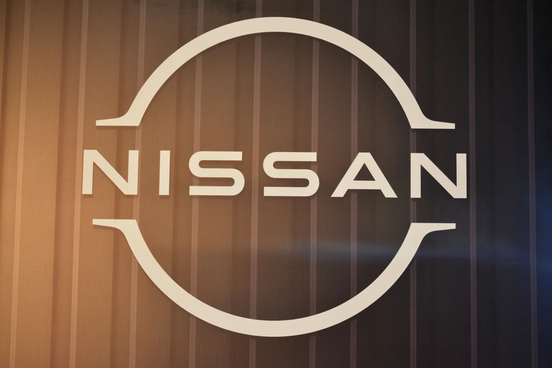 foto logo Nissan