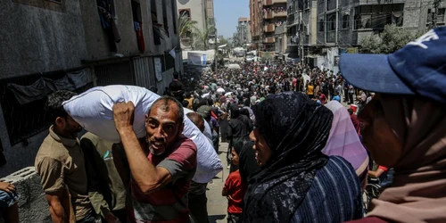 Palestinieni strămutați   ajutoare umanitare Gaza City FOTO EPA EFE jpg