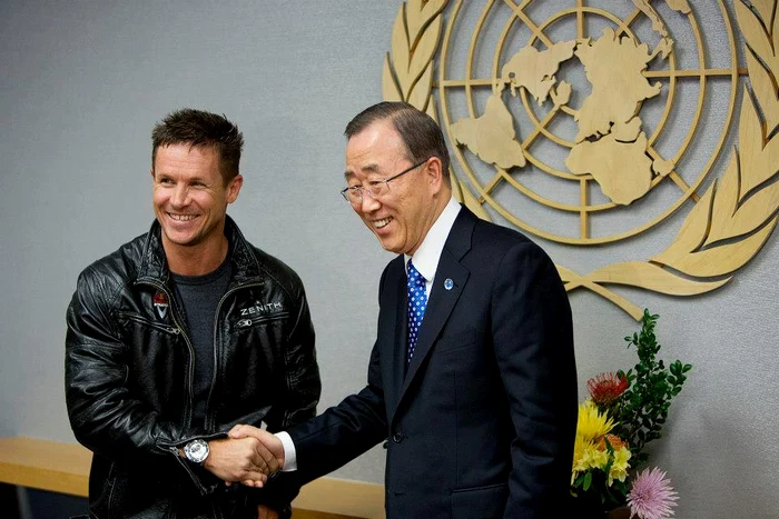 Pilotul e cunoscut în lumea întreagă şi apreciat de personalităţi din domenii variate. În 2012, a participat la o întâlnire cu secretarul ONU, Ban Ki-Moon