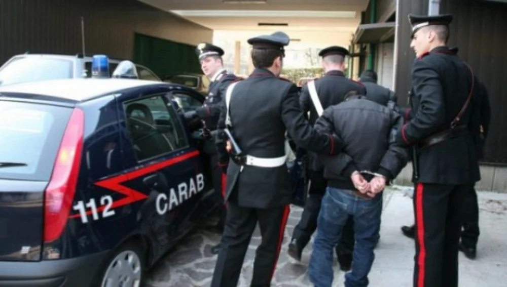 Frați români minori, arestați în Italia după ce au atacat un tânăr cubanez și au postat agresiunea online