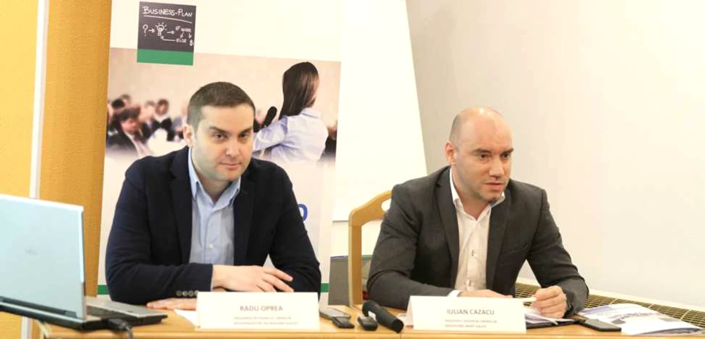 Radu Oprea (stânga) este managerul proiectului
