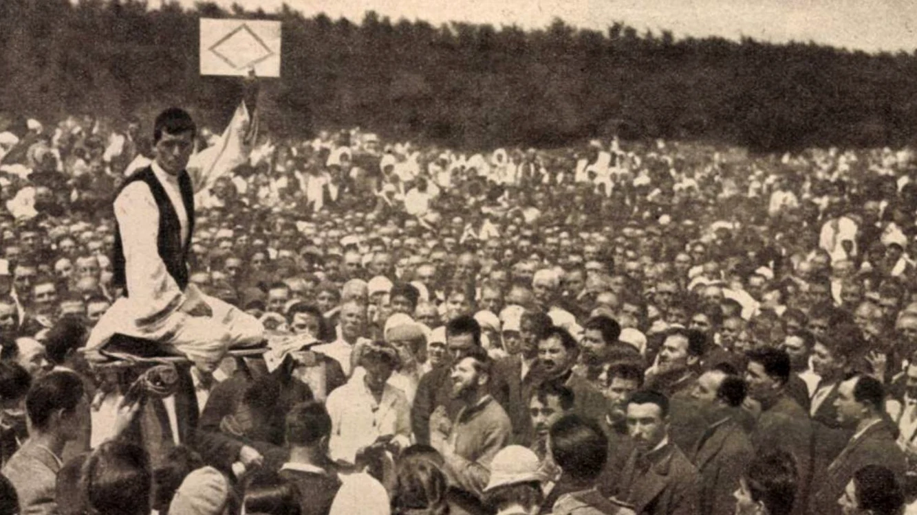 La Maglavit veneau mii de oameni pentru a-l vedea pe Petrache Lupu. FOTO: Realitatea Ilustrată