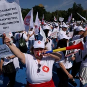 Sindicaliști ai Sanitas protestează în fața guvernului, București 3 iunie 2026. Inquam Photos / George Călin