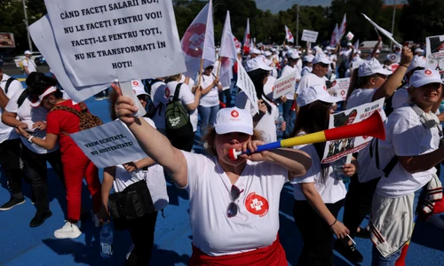 Sindicaliști ai Sanitas protestează în fața guvernului, București 3 iunie 2026. Inquam Photos / George Călin