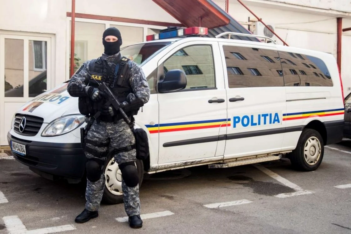 Bărbatul a fost prins de poliţişti în momentul comiterii infracţiunii FOTO Adevărul