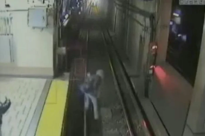 Metroul a oprit la doar câţiva centrimetri de femeie
