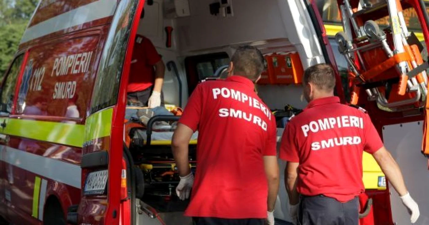 Tinerii au primit primul-ajutor, iar apoi au fost duşi la spital