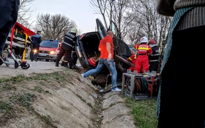 Accident Tetoiu - Vâlcea soldat cu trei morţi printre care un copil de 4 ani şi un tânăr de 19 ani; Foto: Adevărul