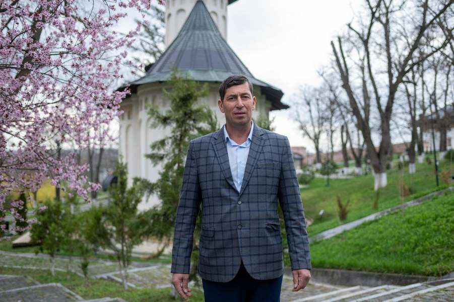 Povestea candidatului aflat sub control judiciar, bănuit de luare de mită, votat de o majoritate covârșitoare