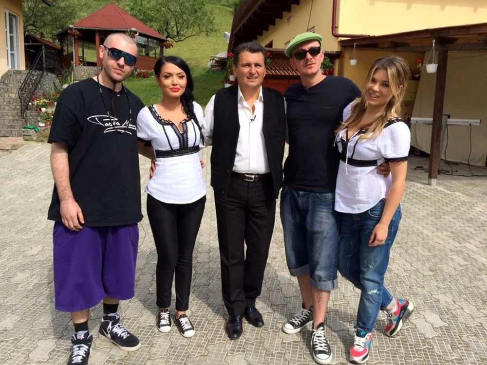 Pacha Man, Andreea Mantea, Nea Marin,
Don Baxter şi Gina Pistol au atras 2 milioane de români în faţa
micilor ecrane FOTO Antena 1