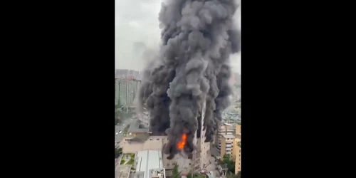 Incendiu intr-un centru comercial din China FOTO Captură video