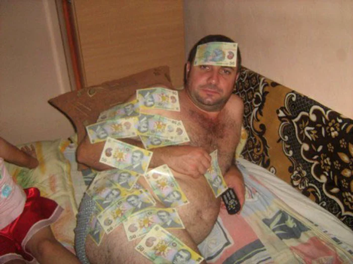 Telefonul şi oglinda, principalele instrumente ale cocalarului