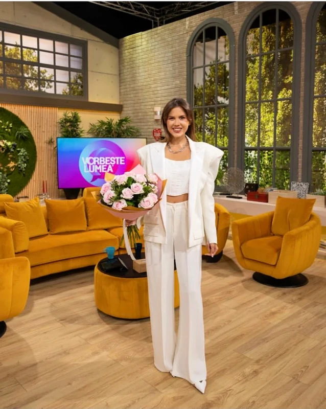 Emily Burghelea a revenit la Vorbește lumea cu un look nou foto: Instagram 