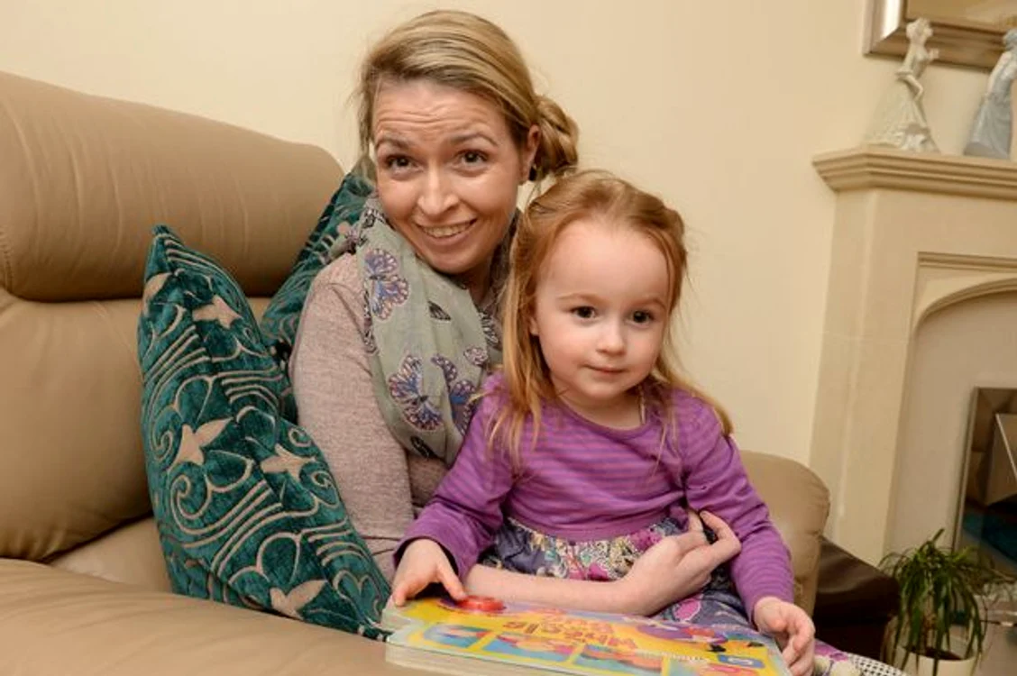 
    Rachel Harry (33 de ani), în comă după ce a născut-o pe micuța Freyafoto: Sunday Mirror  