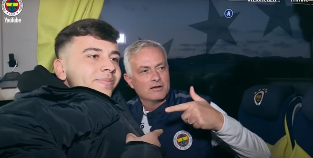 Mourinho a oprit autocarul și i-a făcut surpriza vieții unui suporter al echipei de fotbal Fenerbahce
