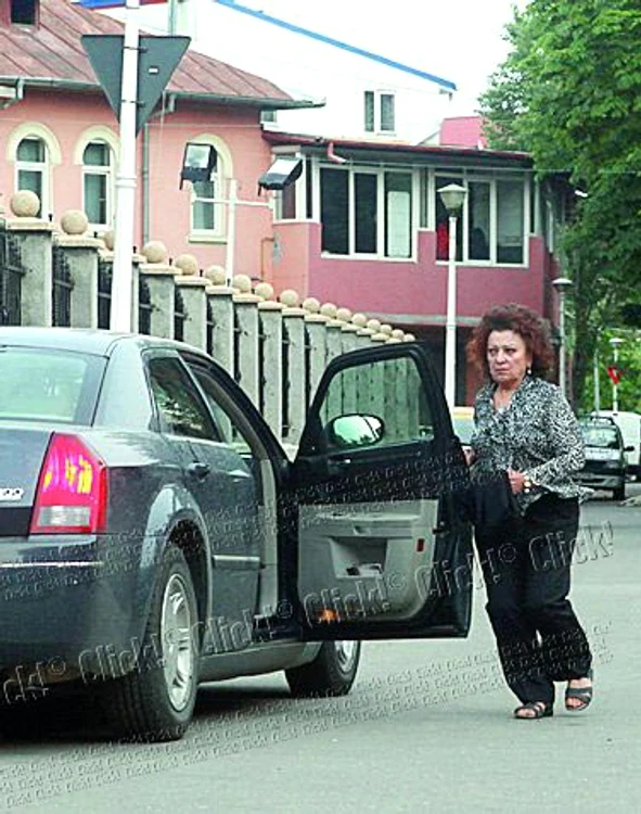 Maria Ciobanu s-a îmbrăcat ca de sărbătoare când a mers să-şi viziteze nora la Maternitatea “Panait Sârbu”