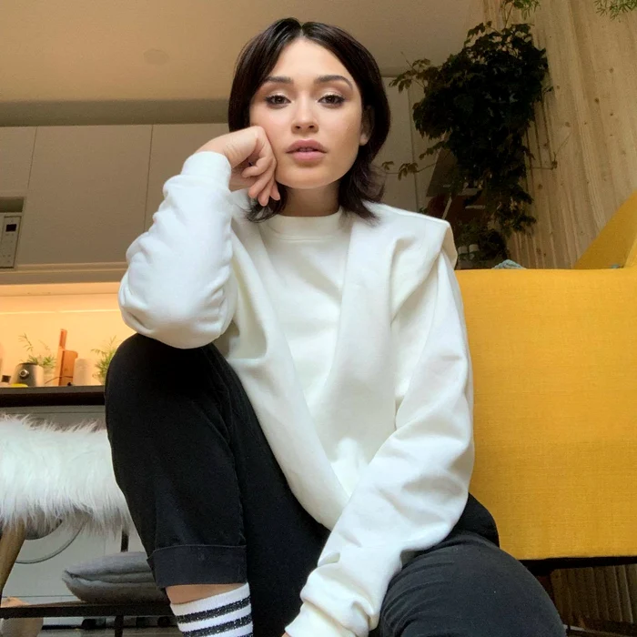 6 irina rimes s a mutat in franta 2 jpg jpeg