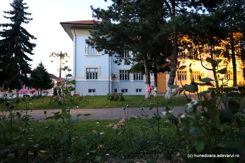 Centrul vechi Hunedoara seara Foto Daniel Guță (2) JPG