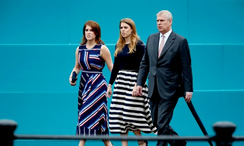 Prințesa Eugenie, Prințesa Beatrice și Prințul Andrerw aka Andrew Mountbatten Windsor   GettyImages 539532388 jpg