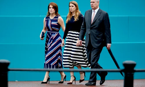 Prințesa Eugenie, Prințesa Beatrice și Prințul Andrerw aka Andrew Mountbatten Windsor   GettyImages 539532388 jpg