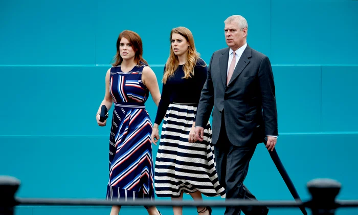 Prințesa Eugenie, Prințesa Beatrice și Prințul Andrerw aka Andrew Mountbatten Windsor   GettyImages 539532388 jpg
