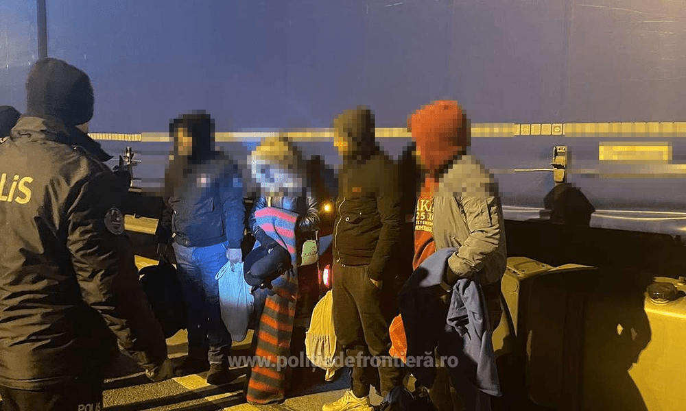 Migranţi asiatici, prinși la Nădlac. Șoferii care îi transportau sunt cercetați