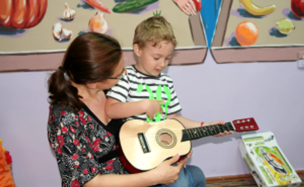 25 de copii cu autism pot beneficia de terapaie gratuită timp de un an FOTO Help Autism