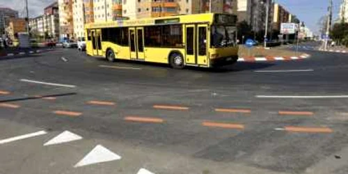 Acesta are un diametru de 20 de metri, iar intrarea se face pe două benzi