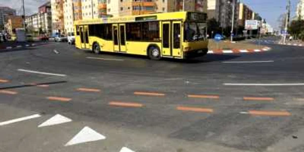 Acesta are un diametru de 20 de metri, iar intrarea se face pe două benzi
