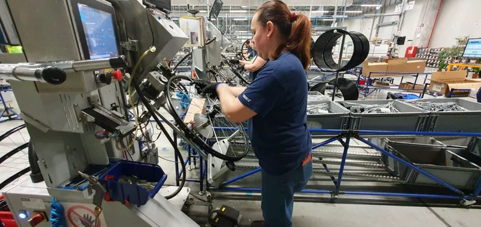 Crearea bicicletei începe cu roata