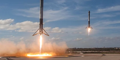 Propulsoare Falcon Heavy aterizand FOTO via Youtube
