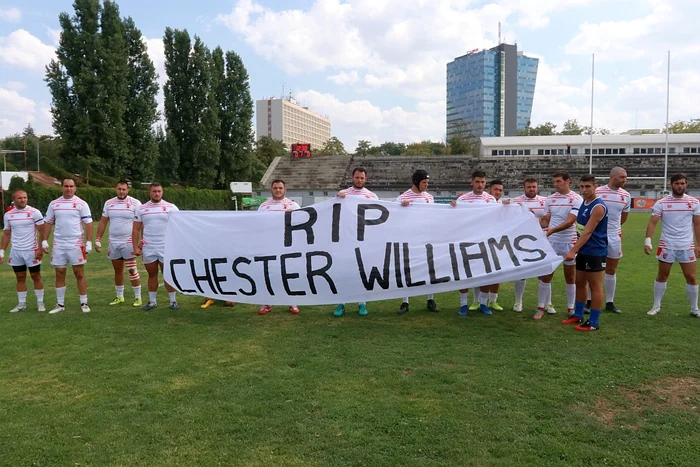 Înaintea meciului de rugby Dinamo - Timișoara Saracens s-a ținut un moment de reculegere Foto: Marian Burlacu