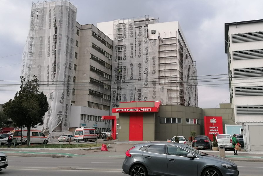 Incident într-o școală din Olt. Părintele unui elev a sunat la 112, acuzând că fiul său ar fi fost bătut de directoarea școlii