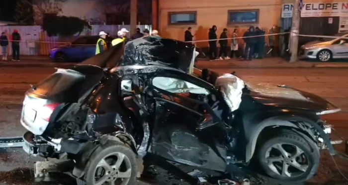 Mașina în care se aflau tinerele. FOTO Facebook