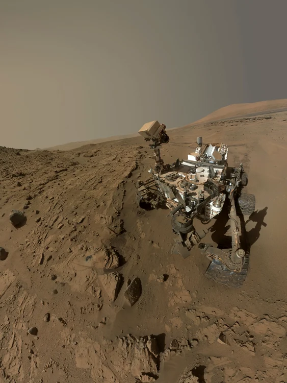 Curiosity şi-a făcut un „selfie“ pentru a celebra primul an petrecut pe Marte. FOTOnasa.gov