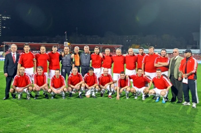 
    Echipa old-boys a lui Dinamofoto: fcdinamo.ro  