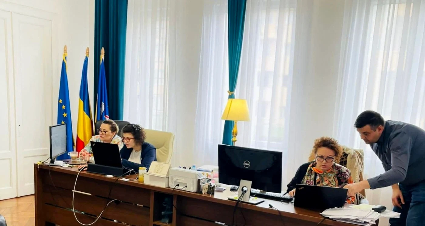 Echipa de la Primăria Câmpulung Muscel a lucrat multe zile la proiecte FOTO: Primăria Câmpulung Muscel