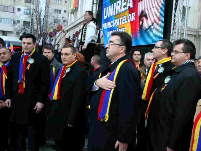 Marian Oprişan spune că PDL i-a momit cu bani pe edili