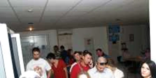 La ghișeele Poliției Județene Prahova este aglomerație în permanență. Foto Alex Policală