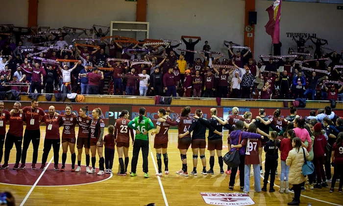 Rapidistele joacă mereu cu tribunele arhipline (FOTO: Facebook/ Rapid)