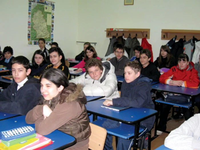 Hunedoara: Triaj riguros printre elevii care strănută