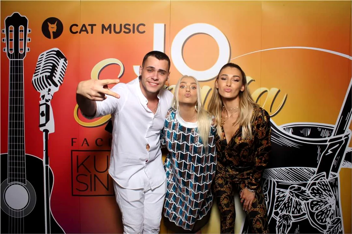 Ioana Anunța, încadrată de frații Alina și Mircea Eremia