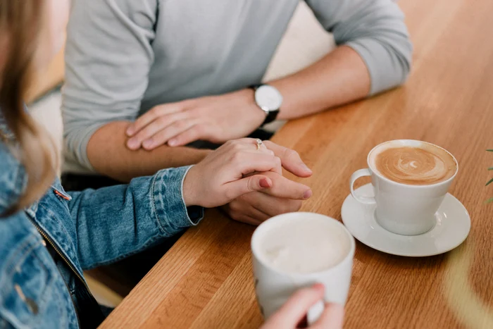 Comunicarea sinceră poate rezolva chiar și cele mai grele probleme în relațiile de cupluFoto: unsplash.com