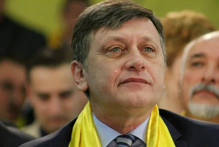 Crin Antonescu, candidatul Coaliției PSD-PNL la alegerile prezidențiale din mai 2025 FOTO: Facebook
